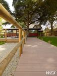 Terrasse en bois composite pour une piscine de Guadeloupe